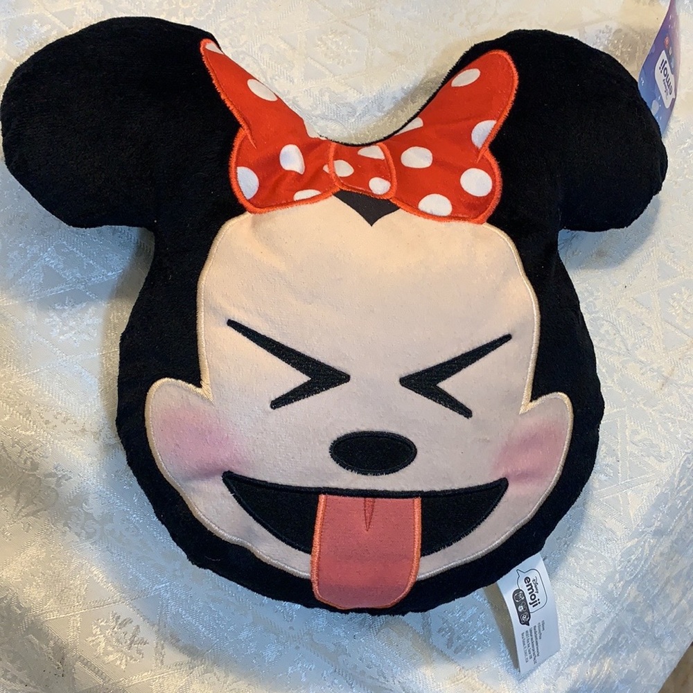🛼 NWT Minnie Mouse Emoji Pillow